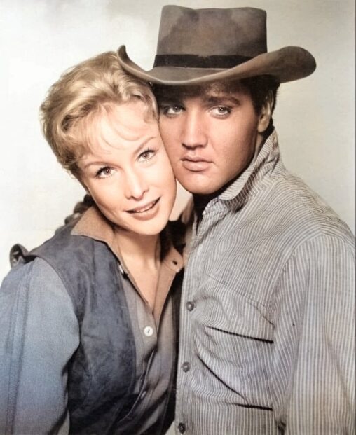Elvis Presley e Barbara Eden - Estrela de Fogo