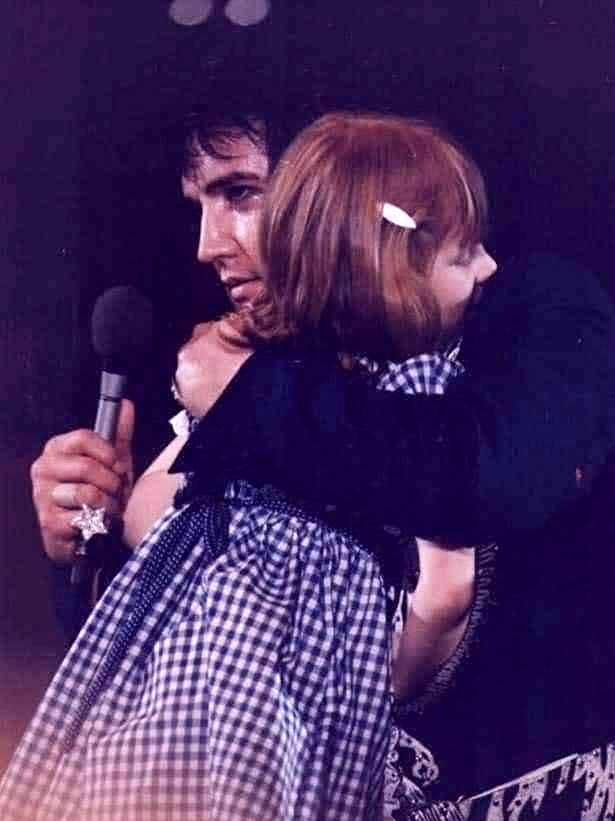 Elvis Presley e a menininha cega