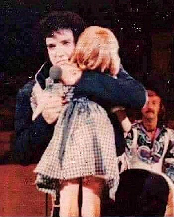 Elvis Presley e a menininha cega