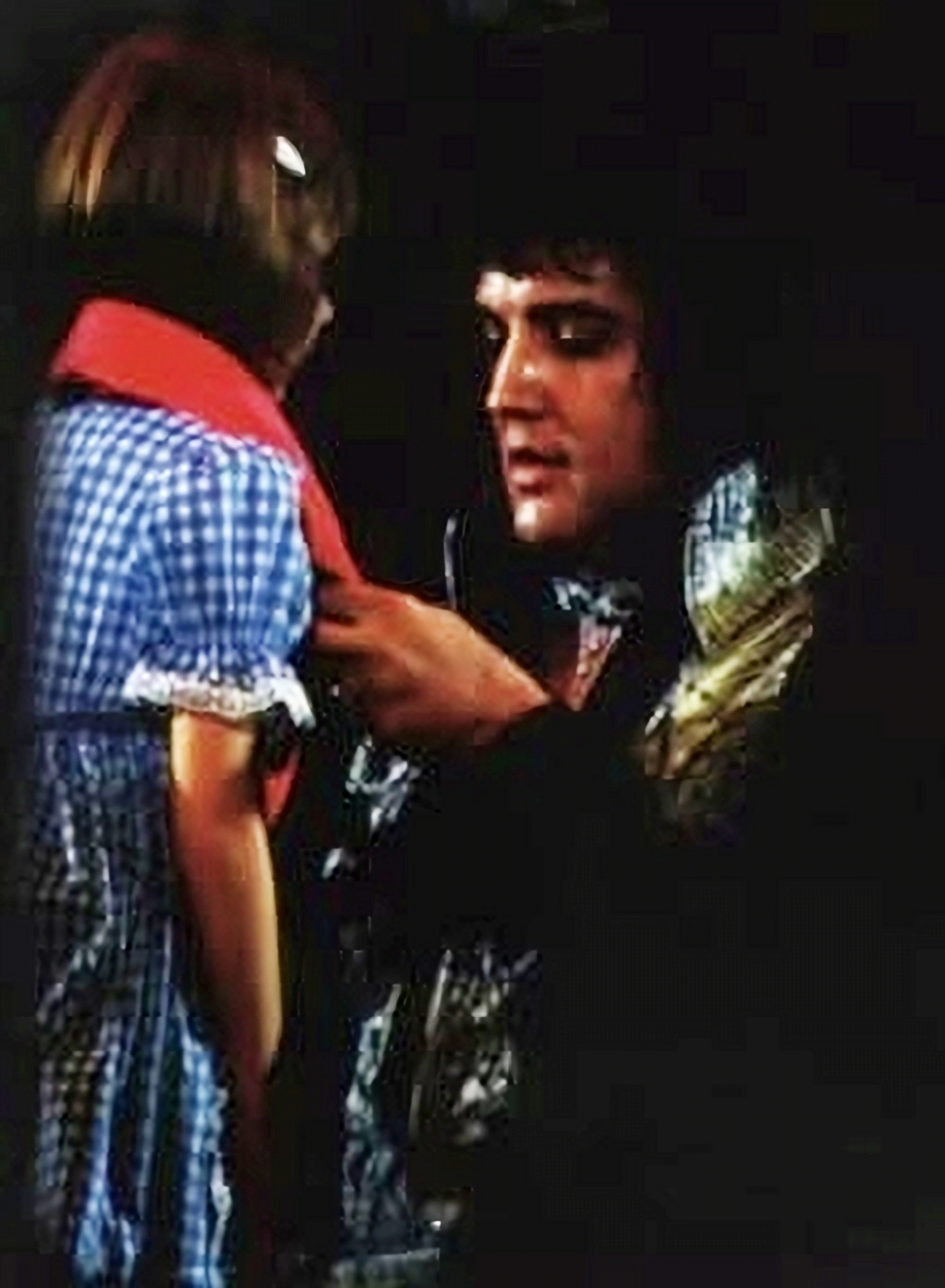 Elvis Presley e a menininha cega
