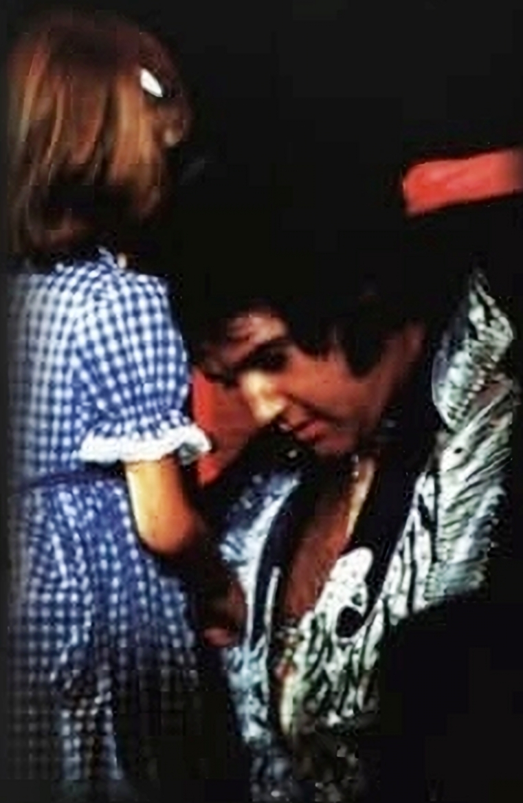 Elvis Presley e a menininha cega