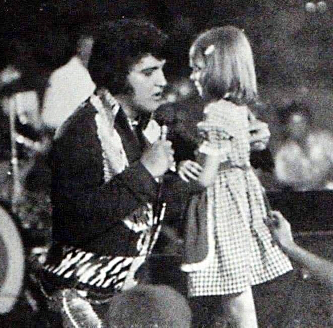 Elvis Presley e a menininha cega